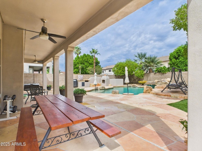 CAM02404G0-PR0144-STILL034