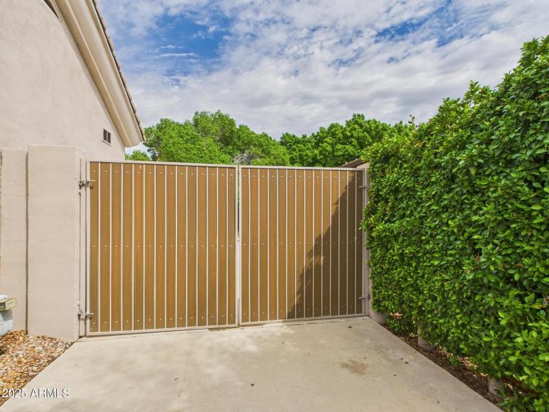 CAM02404G0-PR0144-STILL039