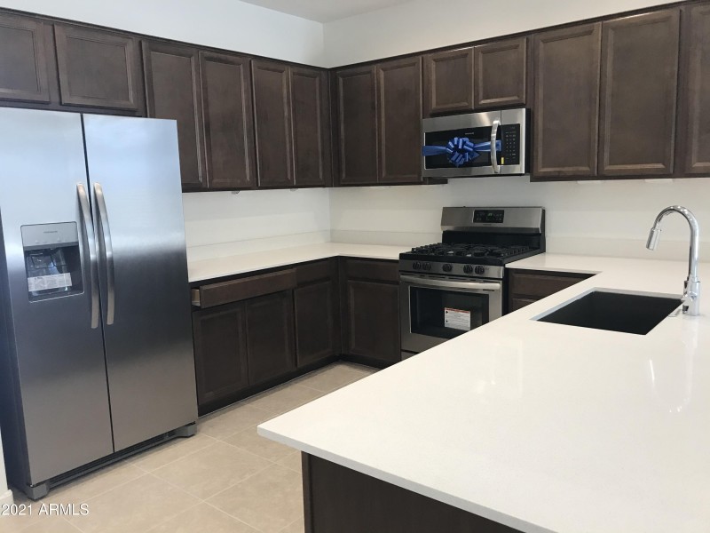 6B05FF28-EA31-4AE3-9E48-D991CA127C3E