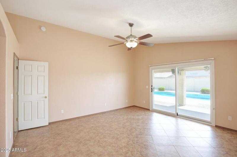 thumbnail_Marconi Ave (32)