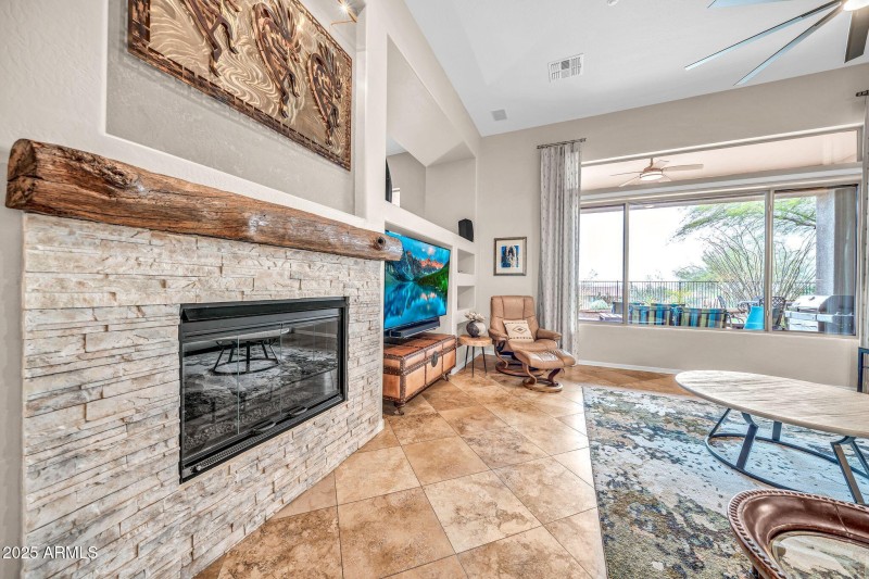41212 N Congressional Dr-11