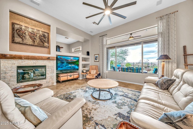 41212 N Congressional Dr-12