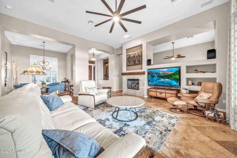41212 N Congressional Dr-13