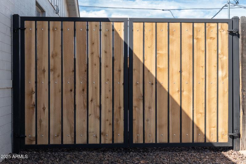 7 - 7240 E Garfield St