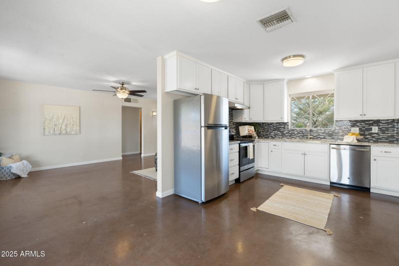 16 - 7240 E Garfield St