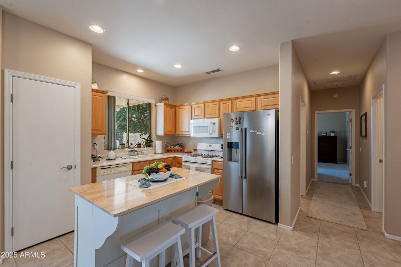 Kitchen_Hall