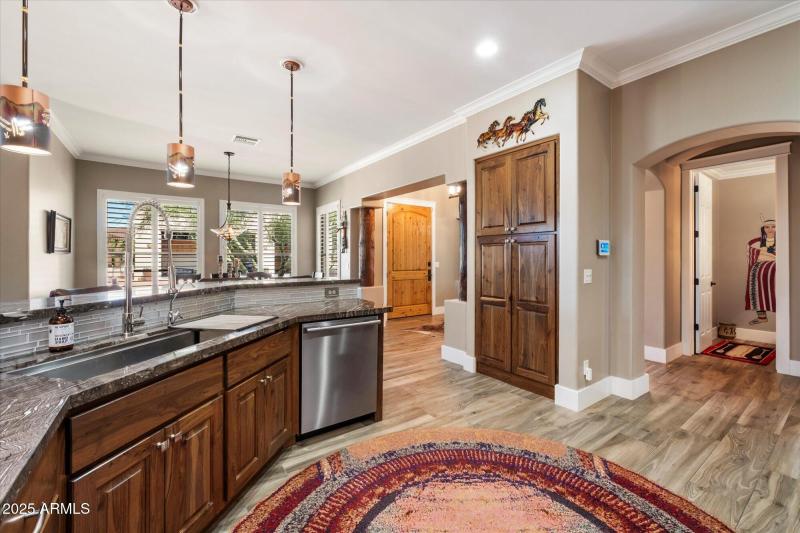 Dramatic Granite counter