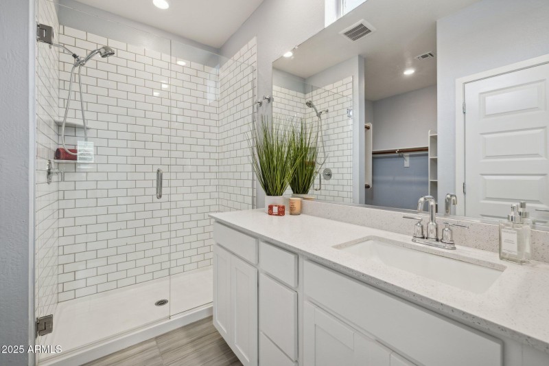 27-web-or-mls-2772-s-catherine-dr-102