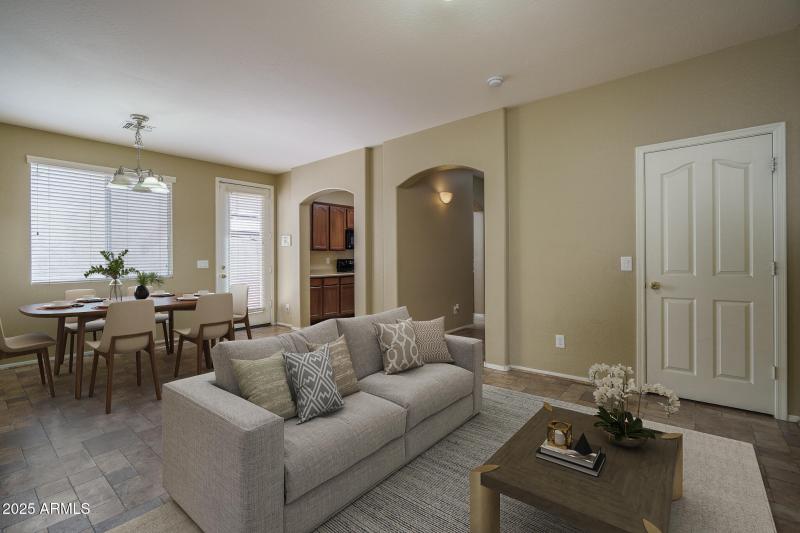 2VS) GREAT ROOM