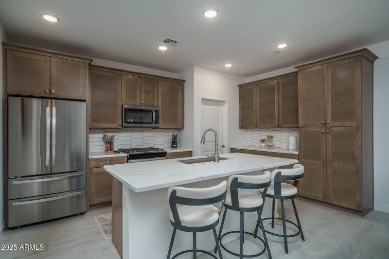 7) KITCHEN
