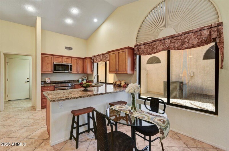 Dining to Kitchen