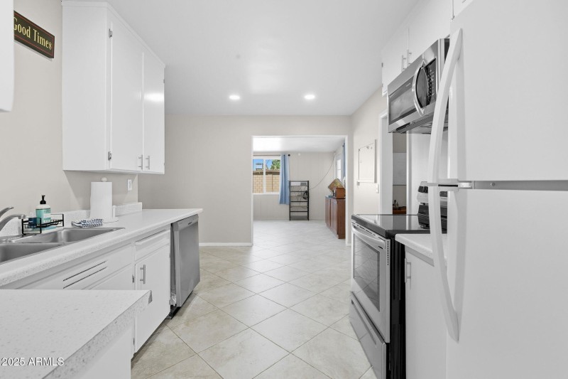 8-web-or-mls-1802 E Meadowbrook Ave-8