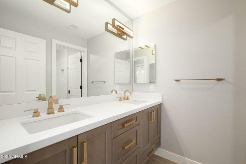 Guest Suite Bathroom