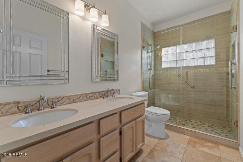 2nd Bath with Dual Sinks