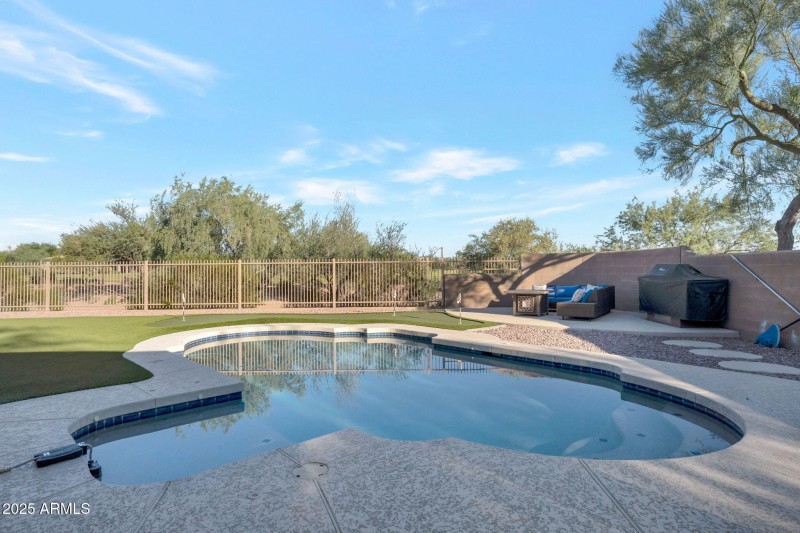 44-web-or-mls-QP-05569