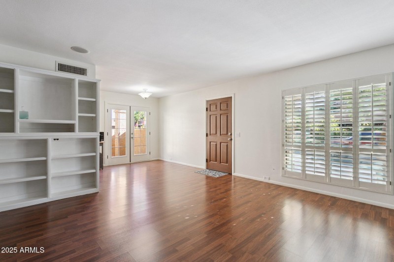 5-web-or-mls-10420-n-11th-pl-3