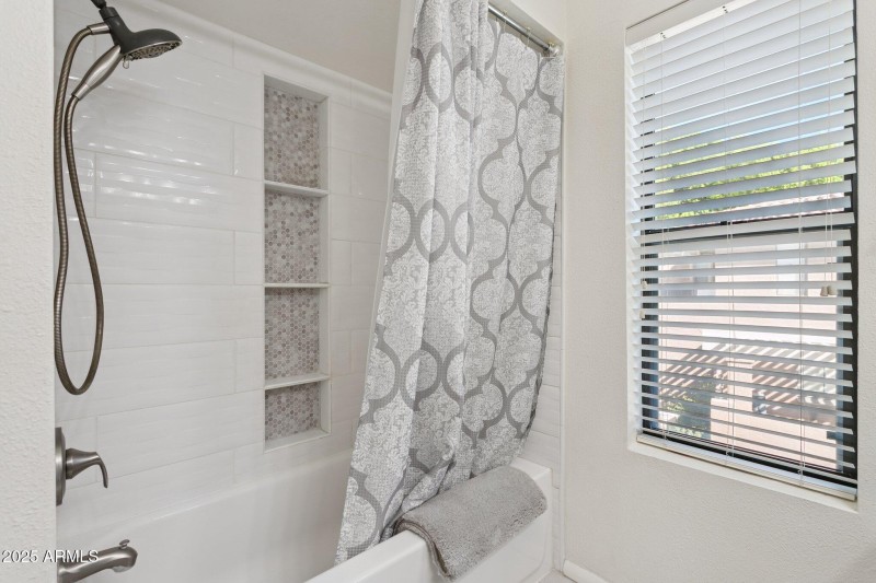 13-web-or-mls-10420-n-11th-pl-3