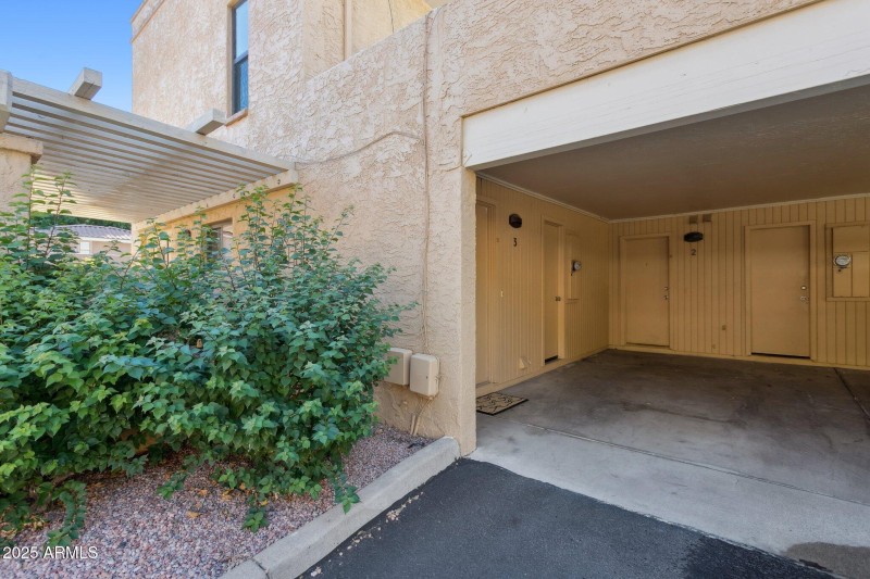 20-web-or-mls-10420-n-11th-pl-3