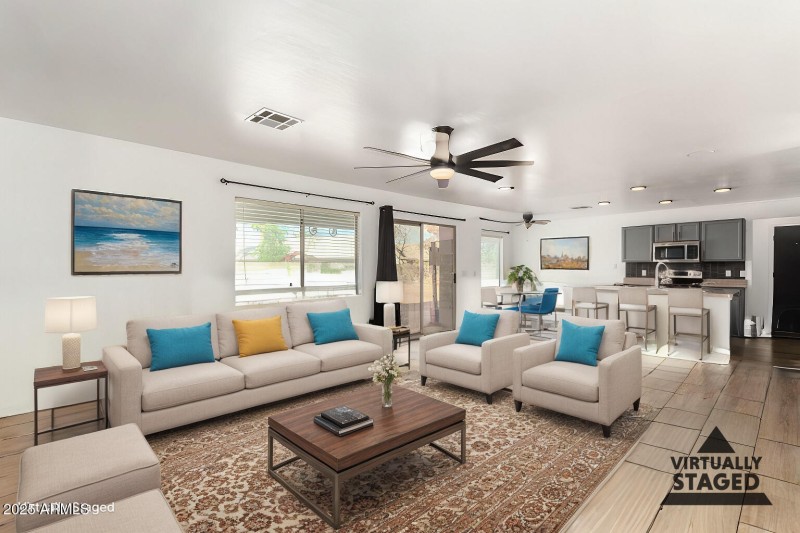 12-67th - Living Room - Standard - 18