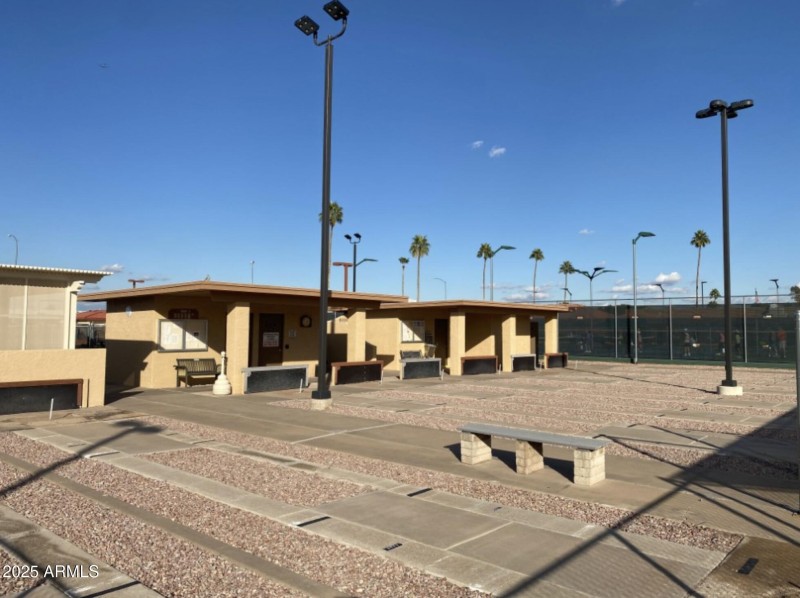 Horseshoe Courts