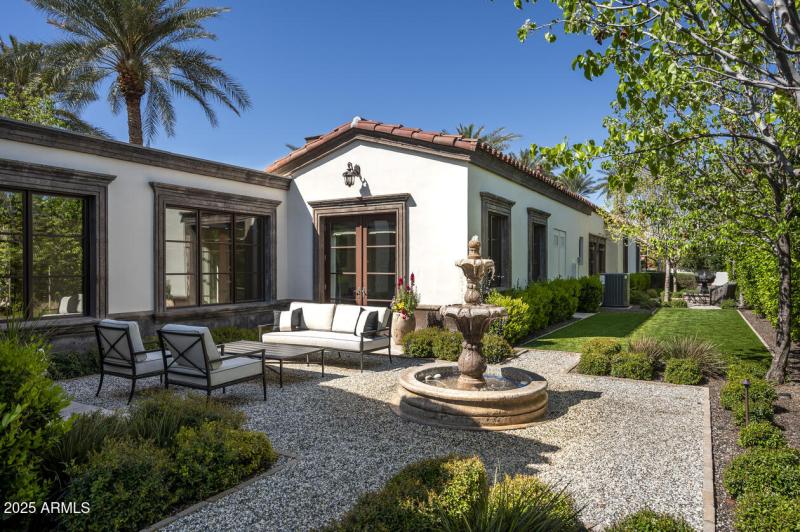 Sitting Area with Fountain