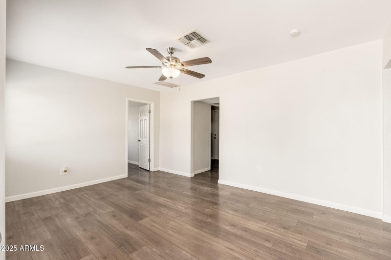 913 W Highland Avenue