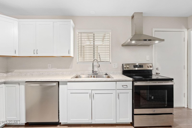 913 W Highland Avenue