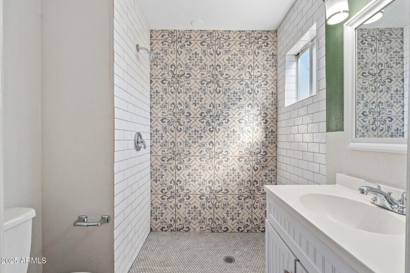 913 W Highland Avenue