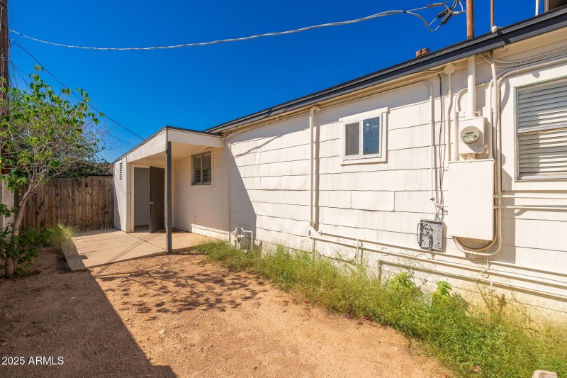 913 W Highland Avenue