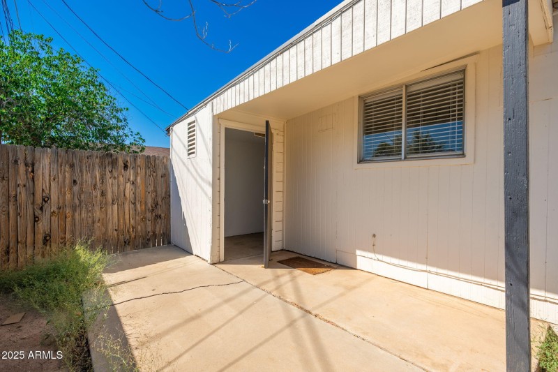 913 W Highland Avenue