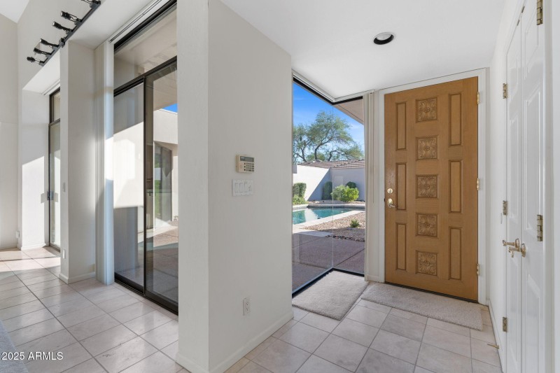 3-web-or-mls-8510-e-vista-bonita-dr