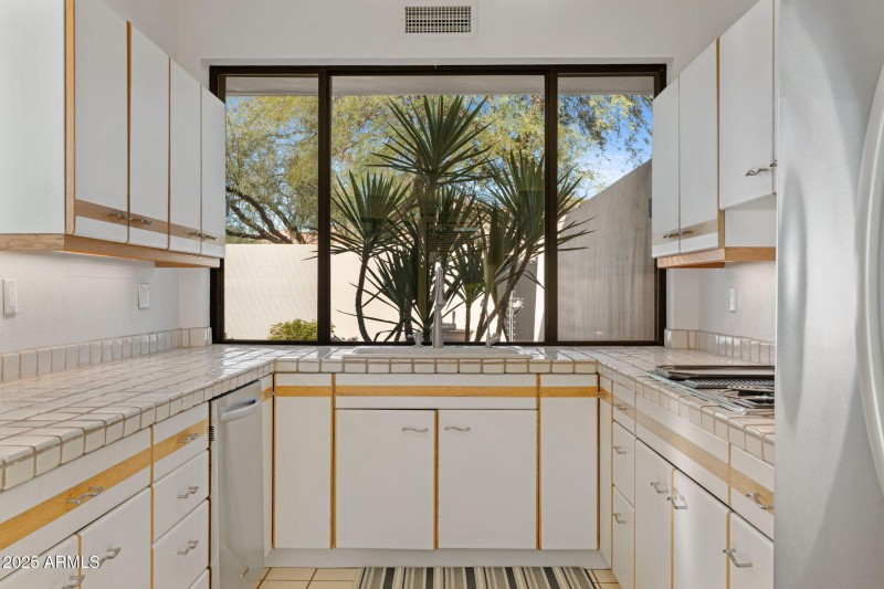 9-web-or-mls-8510-e-vista-bonita-dr