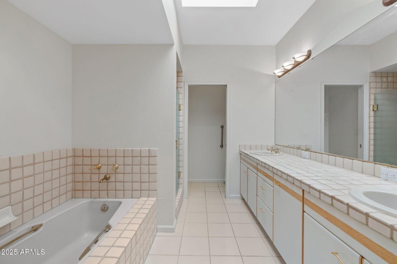 16-web-or-mls-8510-e-vista-bonita-dr