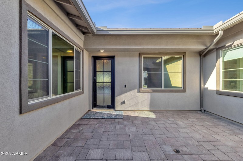 6-web-or-mls-1266-e-donato-dr