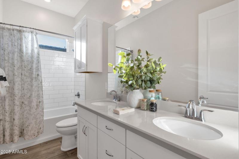 11-web-or-mls-1266-e-donato-dr