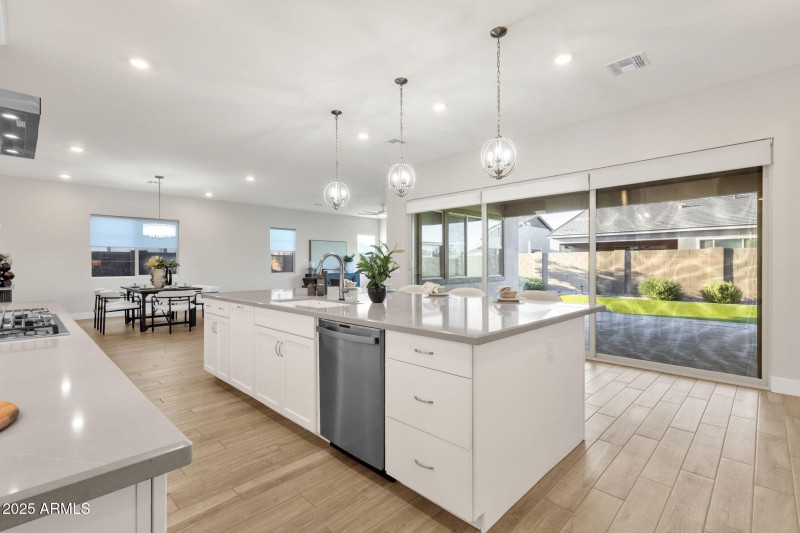 30-web-or-mls-1266-e-donato-dr