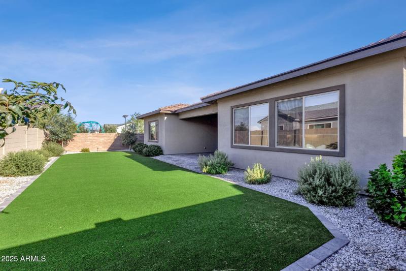 51-web-or-mls-1266-e-donato-dr