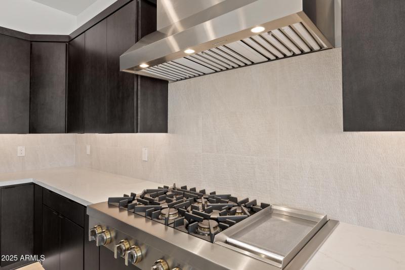 12)KITCHEN