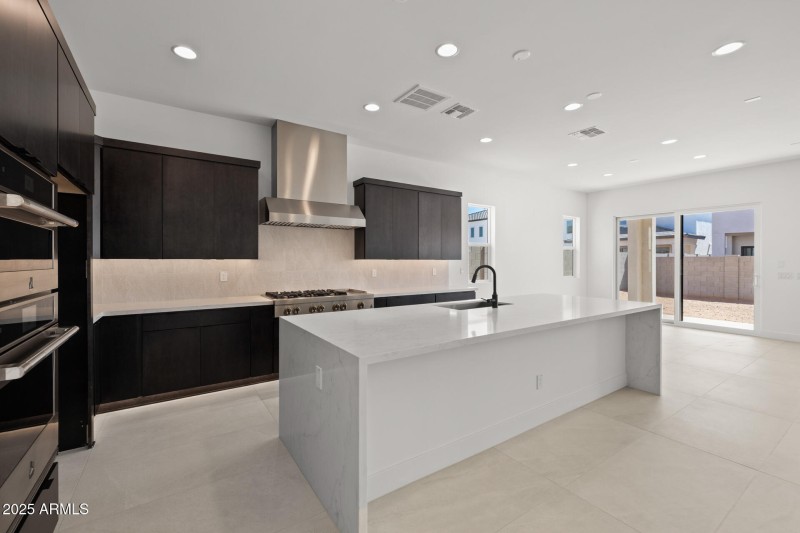 14)KITCHEN