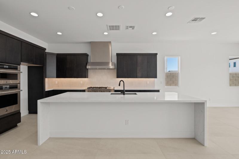 15)KITCHEN