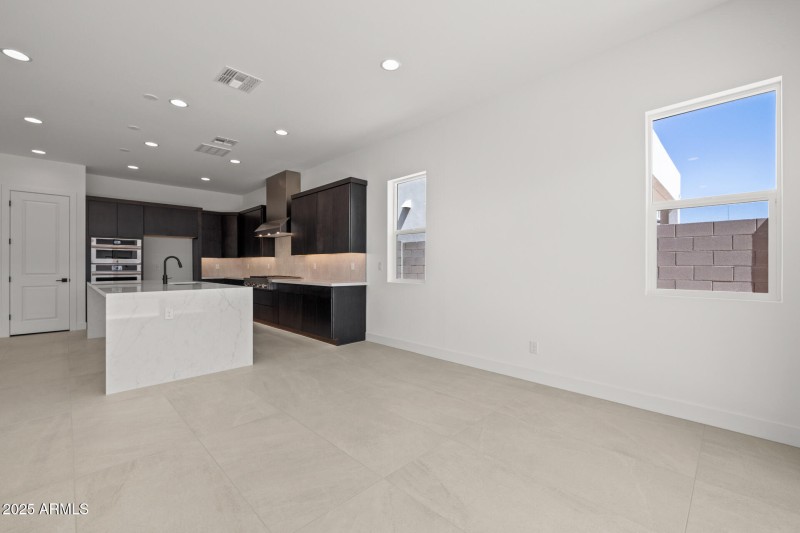 16)KITCHEN
