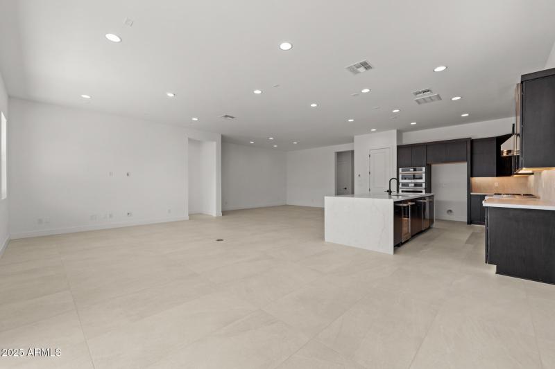 17)KITCHEN