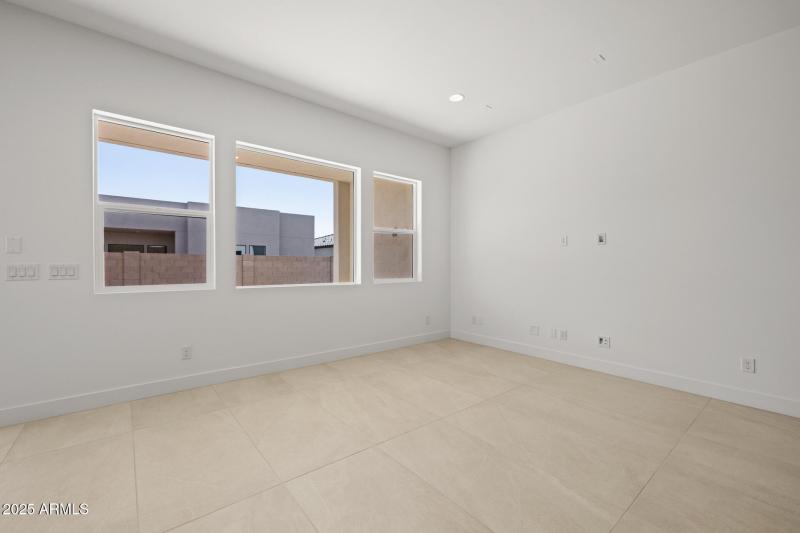 20)GREAT ROOM