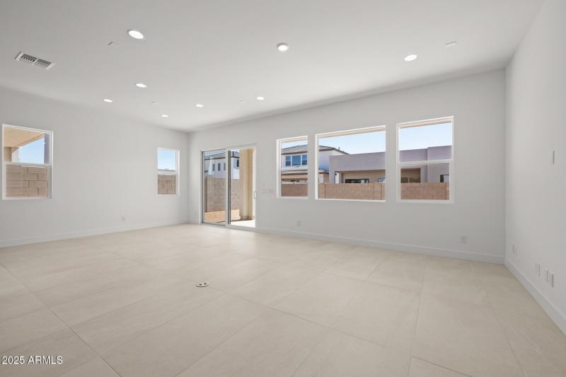 22)GREAT ROOM