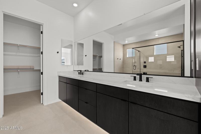 27)PRIMARY BATH