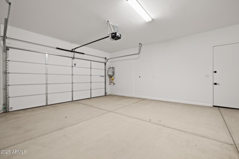 42)GARAGE