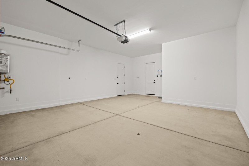 43)GARAGE