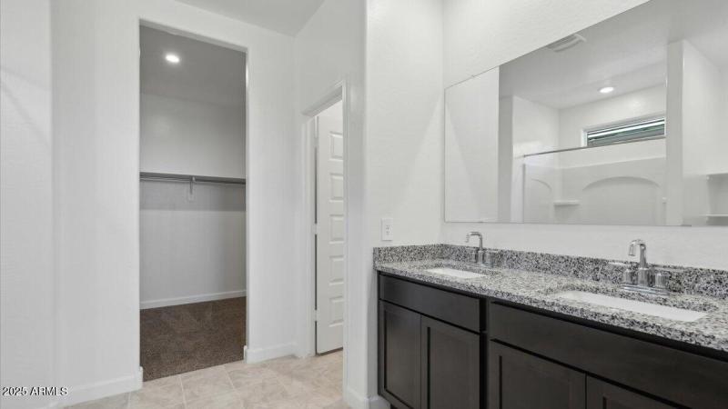 Hanna bathroom 2