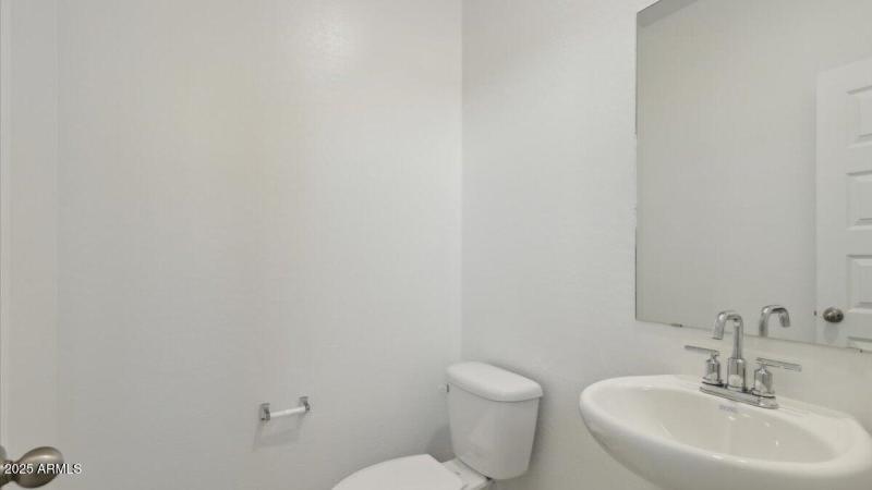 Hanna bathroom 5