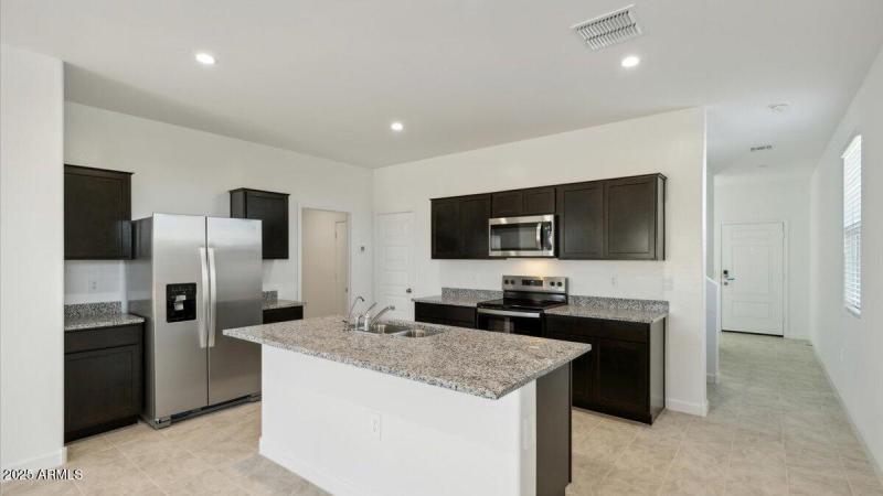 Hanna kitchen 3